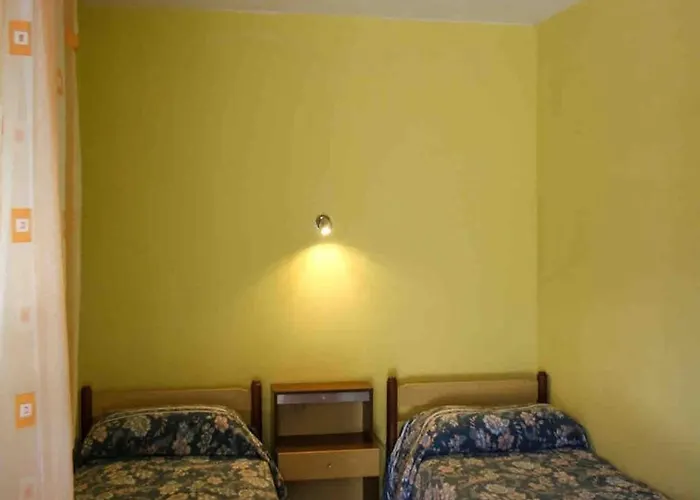 Case de vacanță Large For Families & Friends 5 Bedrooms Near